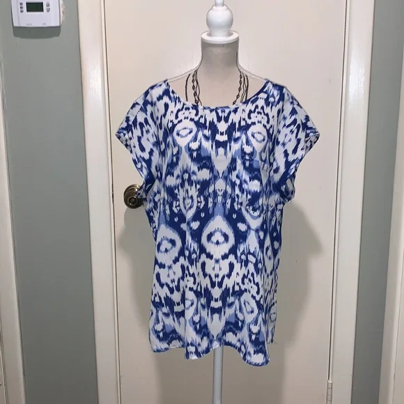 Cute white and blue top - Picture 2 of 5